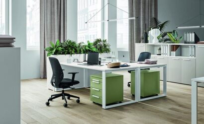 mobili brianza design arredamento ufficio scrivania sedia lampada cassettiera verde bianco